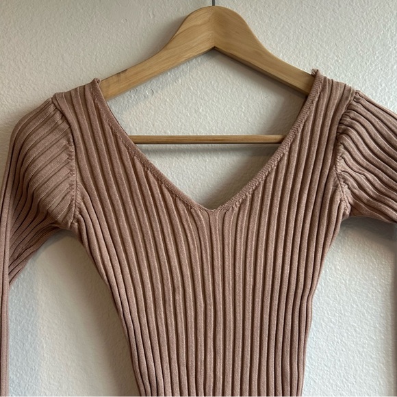 Elegant Stretch Tan Ribbed V-neck and Back Knit Sweater Dress - Picture 2 of 4